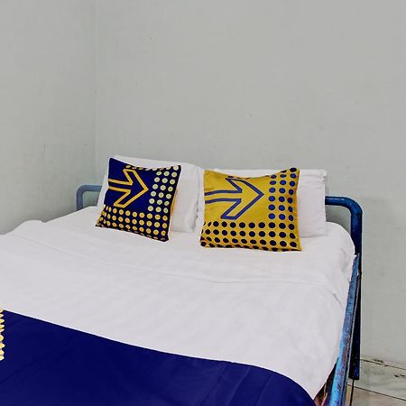 Spot On 92336 Hotel Sukowati Surakarta  Экстерьер фото