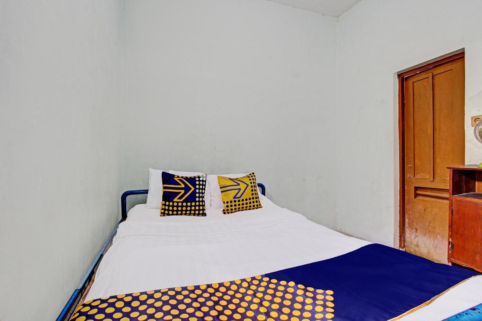 Spot On 92336 Hotel Sukowati Surakarta  Экстерьер фото