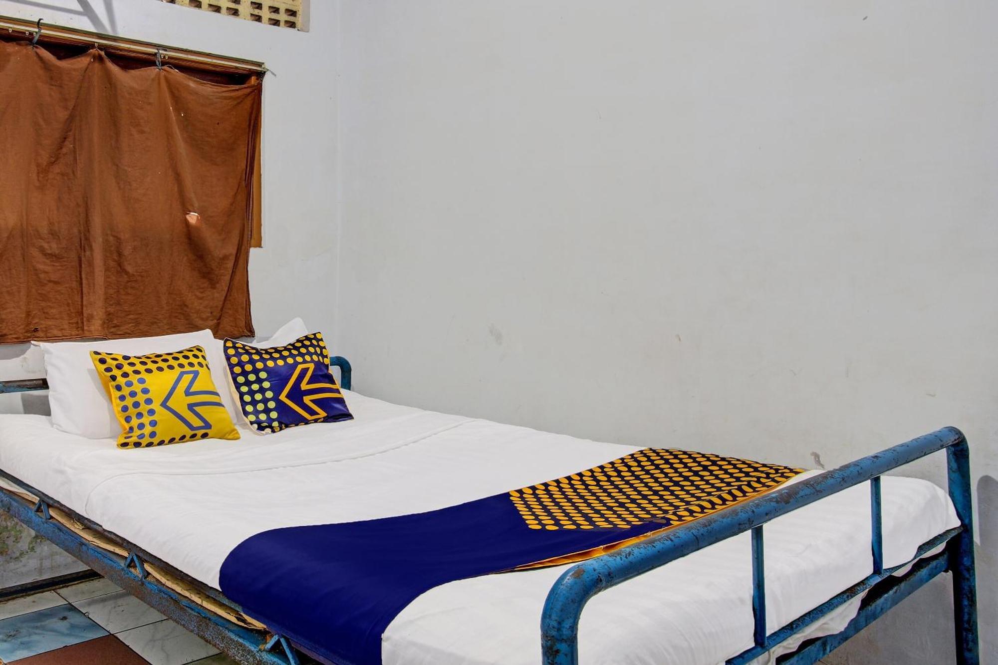 Spot On 92336 Hotel Sukowati Surakarta  Экстерьер фото