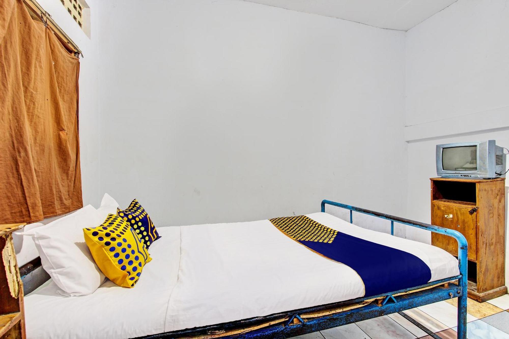 Spot On 92336 Hotel Sukowati Surakarta  Экстерьер фото
