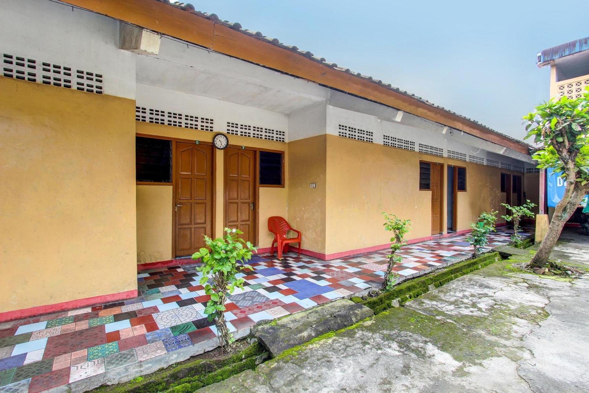 Spot On 92336 Hotel Sukowati Surakarta  Экстерьер фото