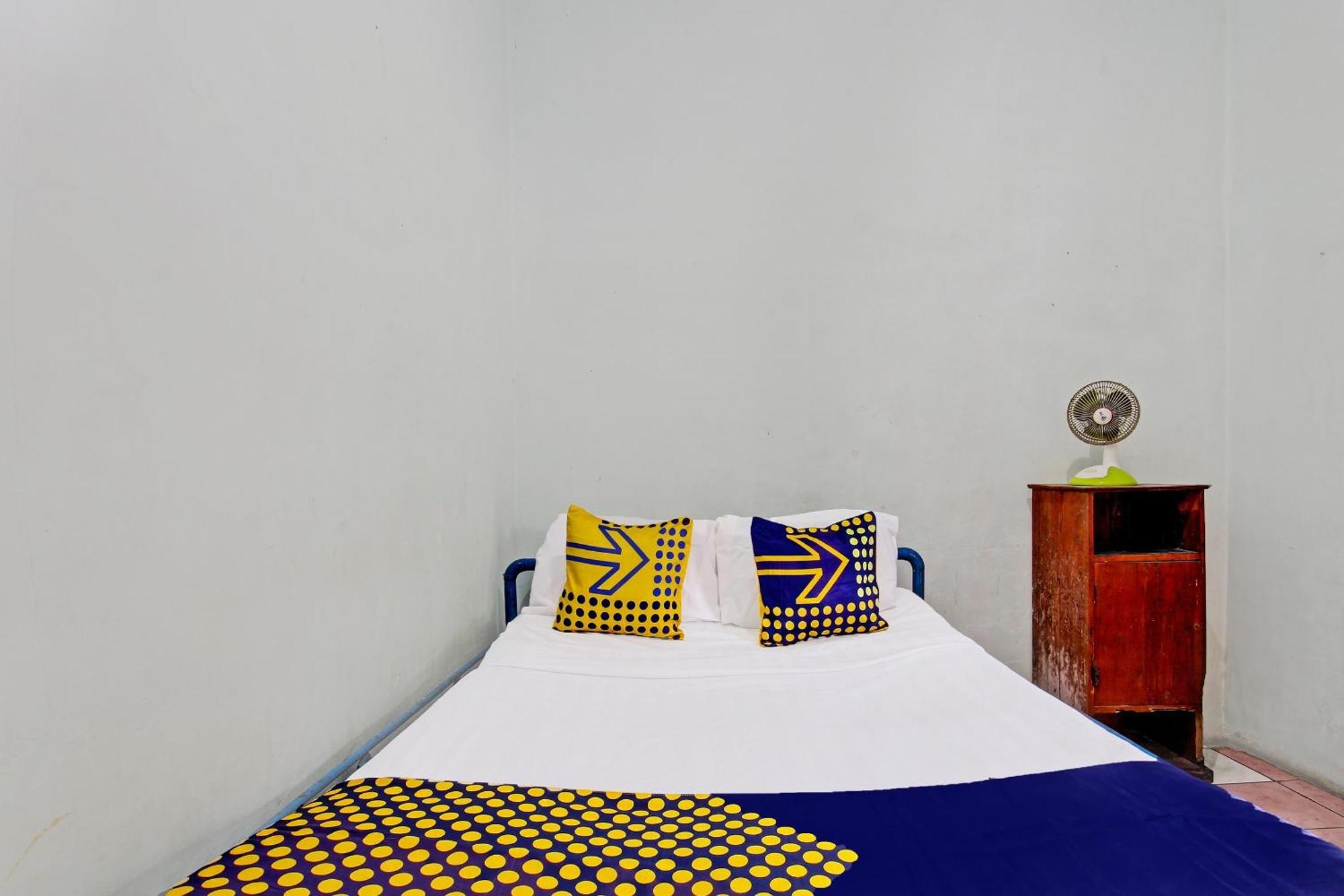 Spot On 92336 Hotel Sukowati Surakarta  Экстерьер фото