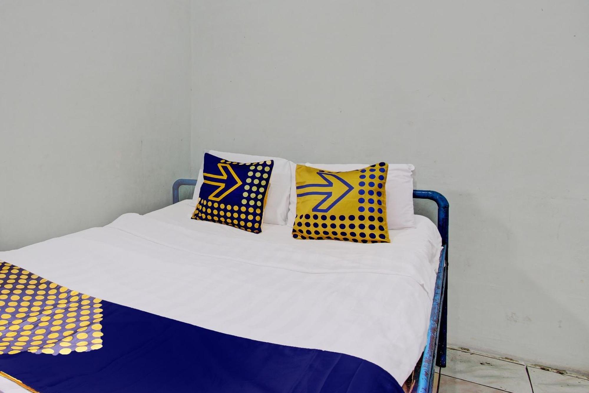 Spot On 92336 Hotel Sukowati Surakarta  Экстерьер фото