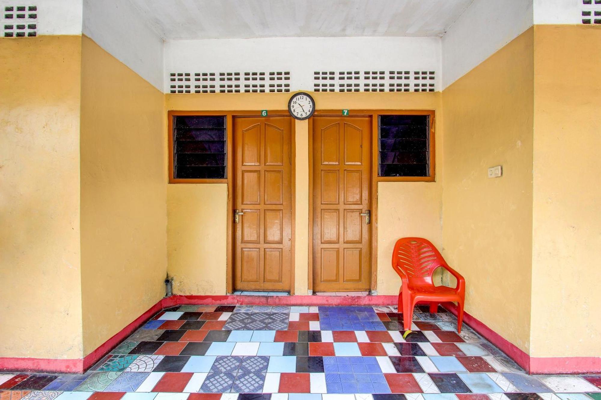Spot On 92336 Hotel Sukowati Surakarta  Экстерьер фото