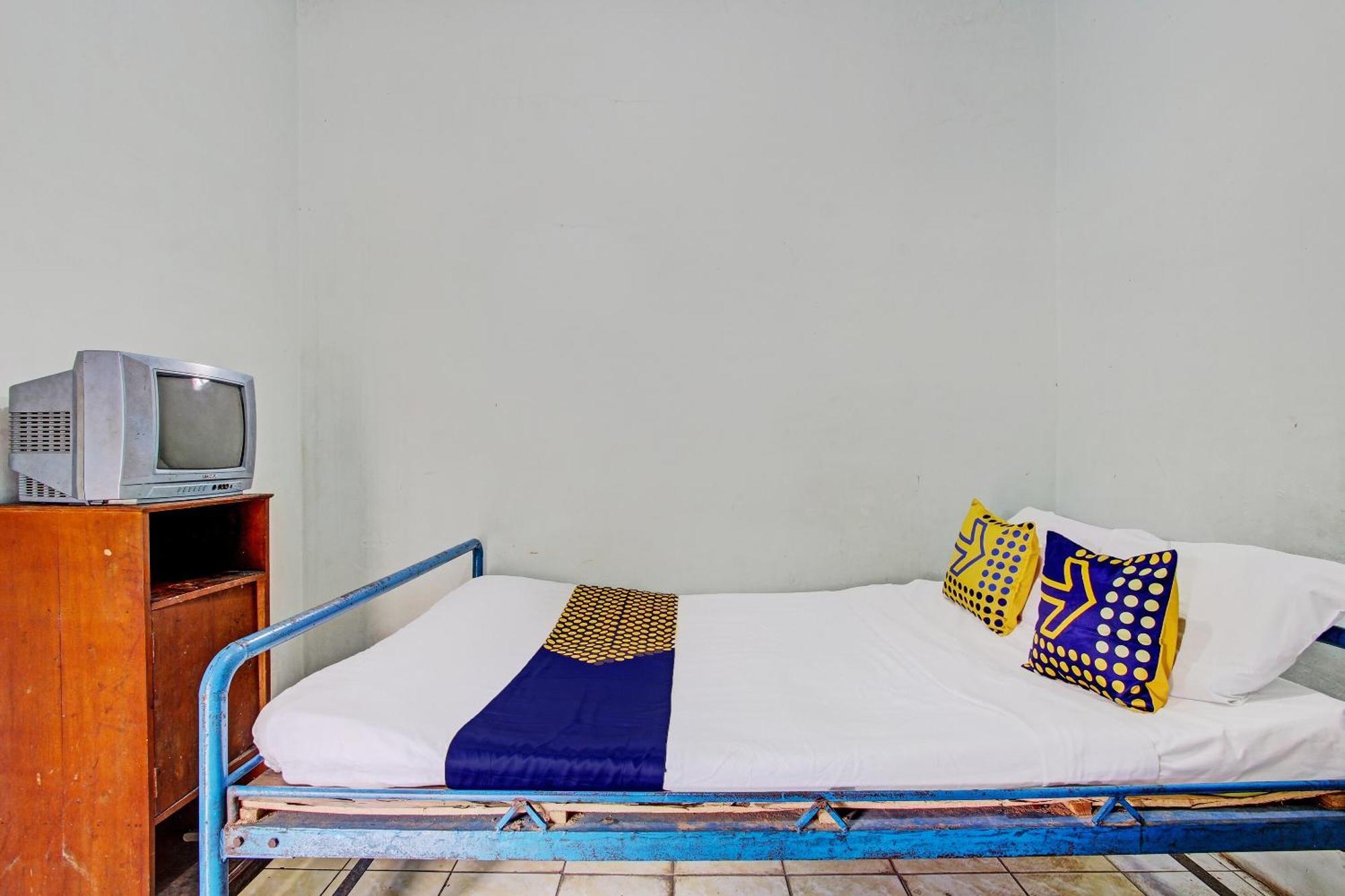 Spot On 92336 Hotel Sukowati Surakarta  Экстерьер фото