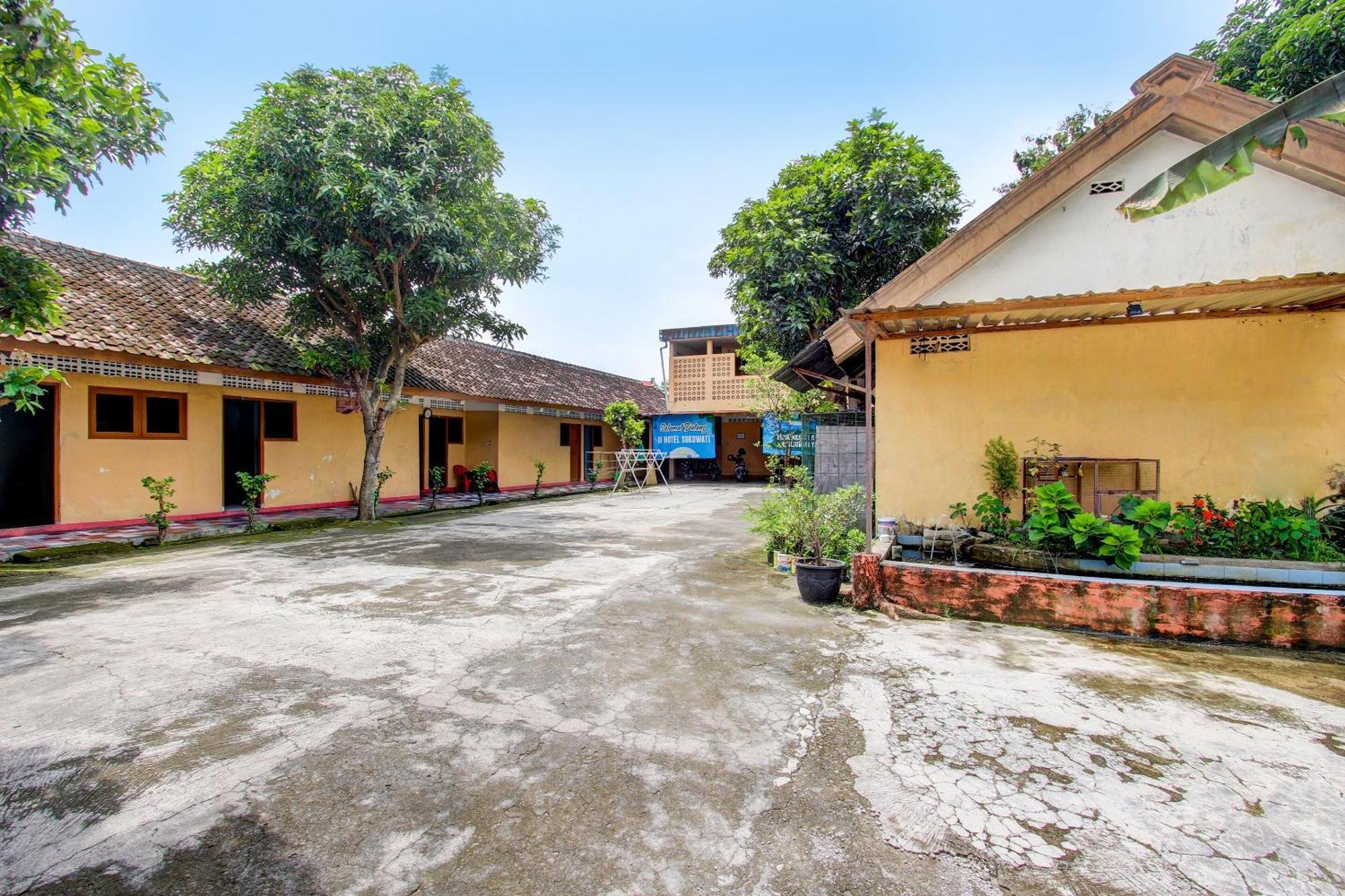 Spot On 92336 Hotel Sukowati Surakarta  Экстерьер фото