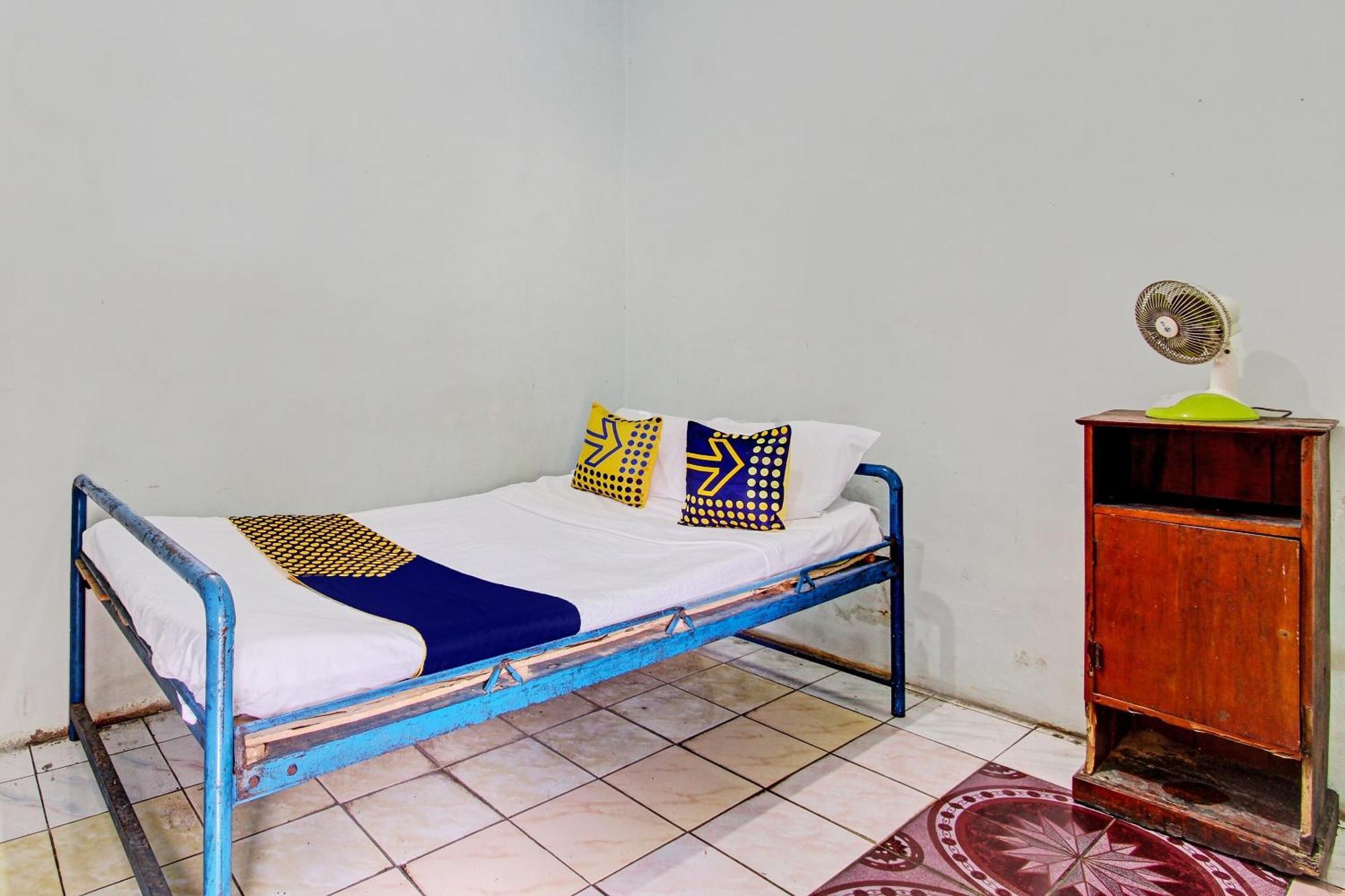 Spot On 92336 Hotel Sukowati Surakarta  Экстерьер фото