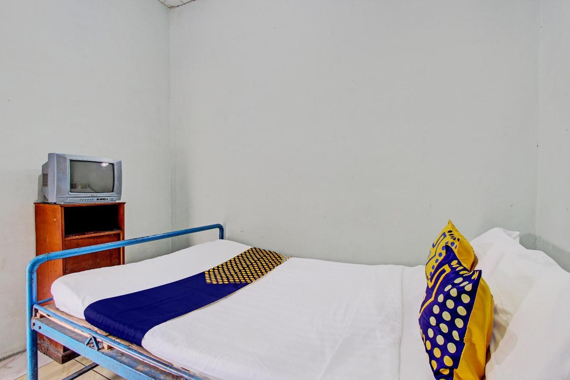Spot On 92336 Hotel Sukowati Surakarta  Экстерьер фото